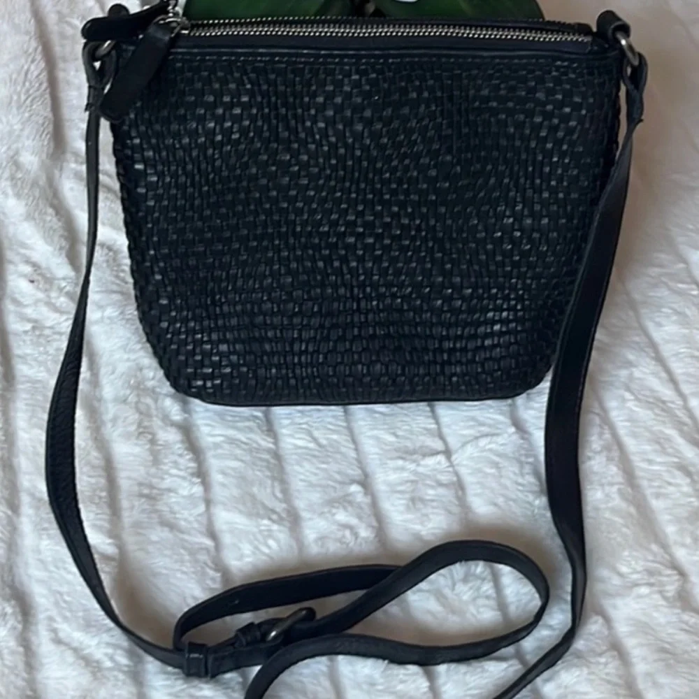 Vilenca Holland Elegant Black Woven Leather Crossbody Bag - Picture 2 of 8